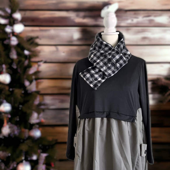 起毛ギンガムチェック フロッキープリント×ふんわり包み込むフリース マフラー 4枚目の画像