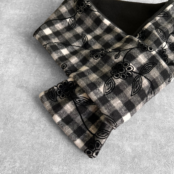 起毛ギンガムチェック フロッキープリント×ふんわり包み込むフリース マフラー 16枚目の画像