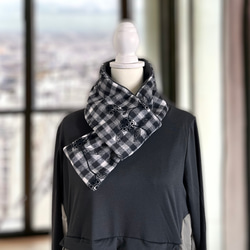 起毛ギンガムチェック フロッキープリント×ふんわり包み込むフリース マフラー 6枚目の画像