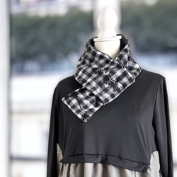 起毛ギンガムチェック フロッキープリント×ふんわり包み込むフリース マフラー 3枚目の画像