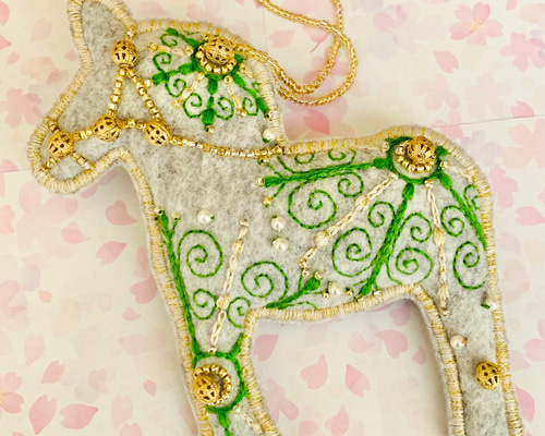 ダーナラホース　金色　ゴールド ダーナラホース 金色 ゴールド ダーナラホース 金色 ゴールド