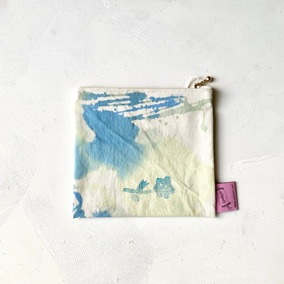 手染め帆布のフラットポーチ / blue flower 1枚目の画像