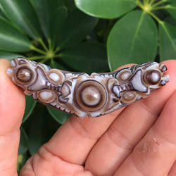 ラブラドライト 九尾の狐 貫通穴2ヵ所アリ 天然石 ポイント 原石 握り