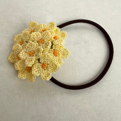 カランコエのお花ヘアゴム レース編み　淡黄色 2枚目の画像