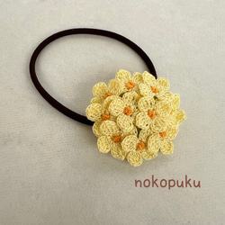 カランコエのお花ヘアゴム レース編み　淡黄色 1枚目の画像