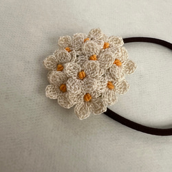 カランコエのお花ヘアゴム レース編み　アイボリー 2枚目の画像