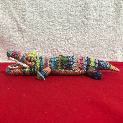 送料込み】 あみぐるみ カラフル毛糸で編んだワニさん2 あみぐるみ
