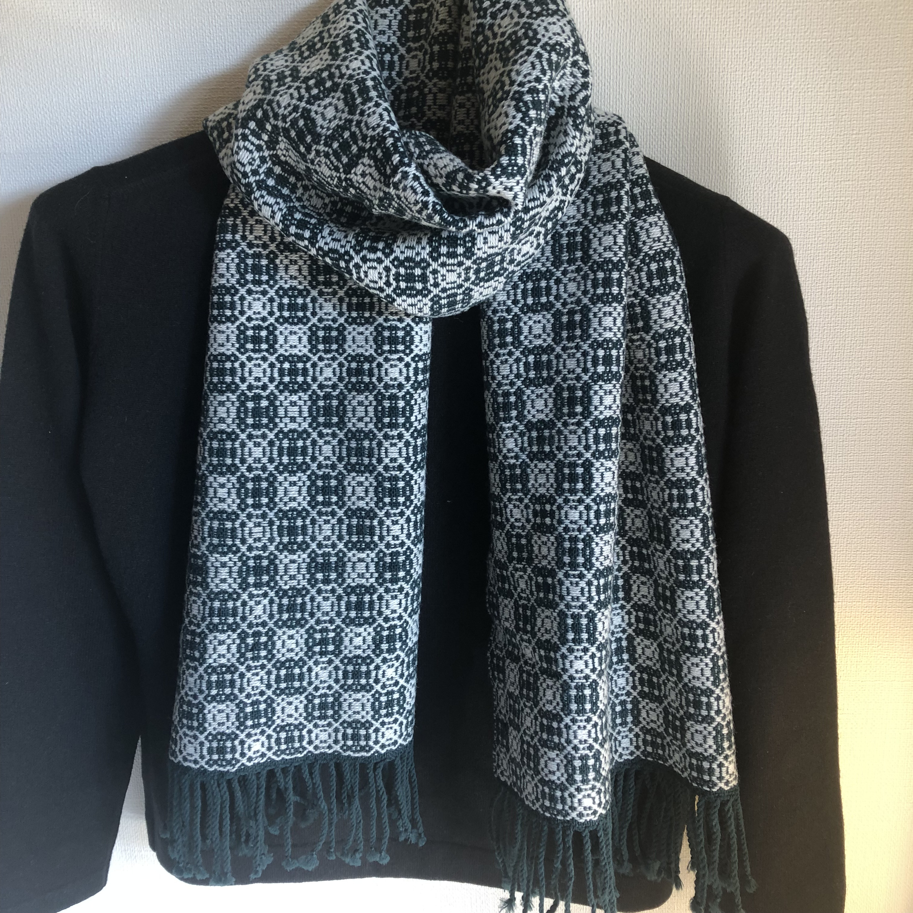 『手織りのマフラー』メリノウールとクーマラムウールのあったかマフラー＜ディープグリーン＞