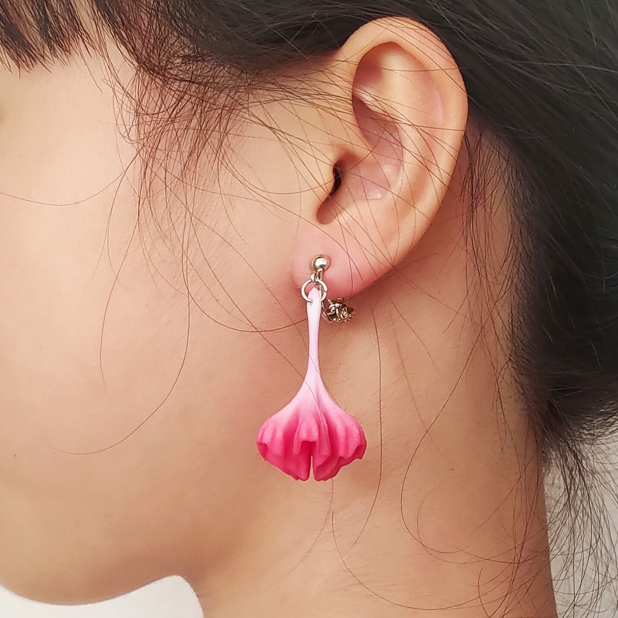 真っ赤な夕焼けを宿す蕾が花ひらくイヤリング―【RIKKA / リッカ（六花）】【赤紅（あかべに） / 金具の変更無料】