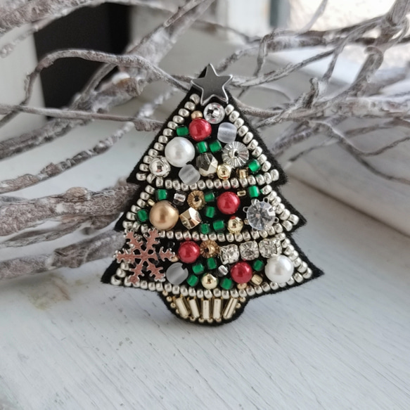 Christmastree*ビーズ刺繍ブローチ 5枚目の画像