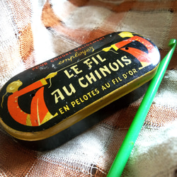 古い糸入れの缶　フランス　Le fil au chinois　 編み物　 1枚目の画像