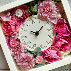 大人かわいい花時計～ペールピンクのカーネーション～結婚祝い・還暦祝い・記念品・誕生日・母の日のプレゼントに！ 4枚目の画像