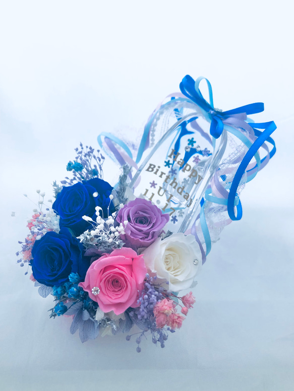 【プリザーブドフラワー／ガラスの靴ミニシリーズ】青い薔薇とミニ薔薇5輪の魔法の靴 1枚目の画像