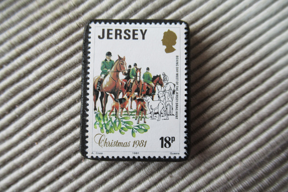 ジャージー島　クリスマス切手ブローチ9138 1枚目の画像