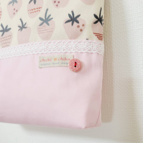 いちご柄(アイボリー)のシューズバック、シューズケース(上履き入れ