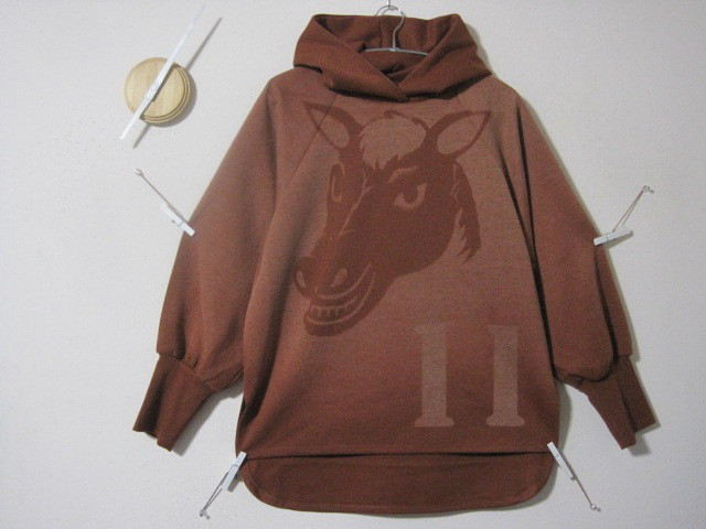 1点　美ライン　パーカー　オコリマスヨ！馬【11】テラコッタ　　ポンチョ/ドルマン/スウェット/ストレッチ/プレゼント