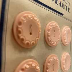 【フランス vintage 1930’s ボタン】 ☆ コーラルピンク ☆フランス製ヴィンテージボタン 3枚目の画像