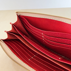 シュリンクレザーのL字ファスナー長財布　大容量の財布　赤財布　柔らかい革 5枚目の画像
