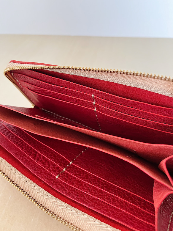 シュリンクレザーのL字ファスナー長財布　大容量の財布　赤財布　柔らかい革 6枚目の画像