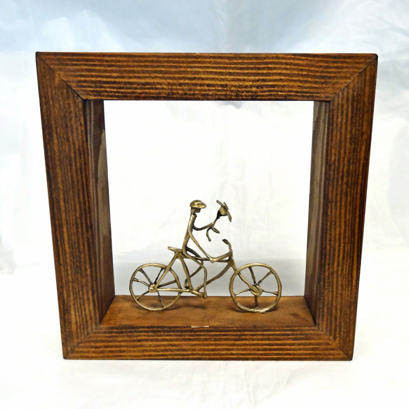 【新作】 花束を持ち自転車に乗る男 （ 壁掛け オブジェ ） 15X15X4 cm W80BR 2枚目の画像