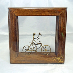 【新作】 花束を持ち自転車に乗る男 （ 壁掛け オブジェ ） 15X15X4 cm W80BR 1枚目の画像