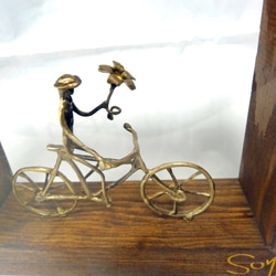 【新作】 花束を持ち自転車に乗る男 （ 壁掛け オブジェ ） 15X15X4 cm W80BR 4枚目の画像