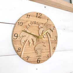 ヤシの木のウッドロゴ壁掛け時計 ハワイアンデザイン時計 ウォールクロック 丸型 夕陽のシルエット ホノルルの海 パーム 2枚目の画像