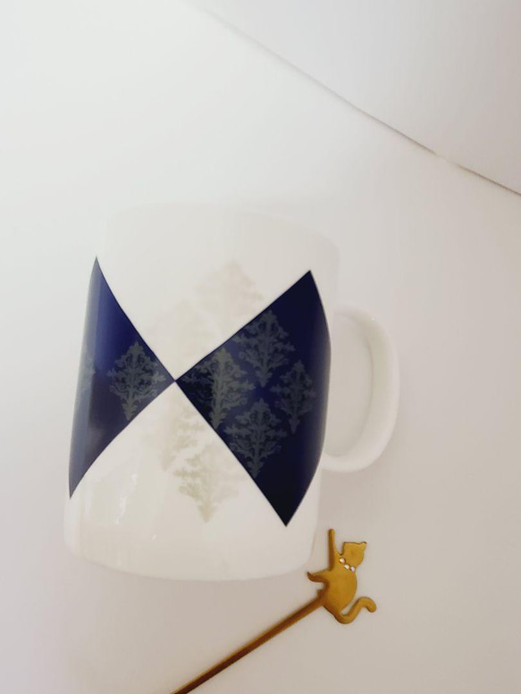 ポーセラーツ ハンドメイドマグカップアーガイル柄 ダイヤ柄 メタリックシルバー 4枚目の画像