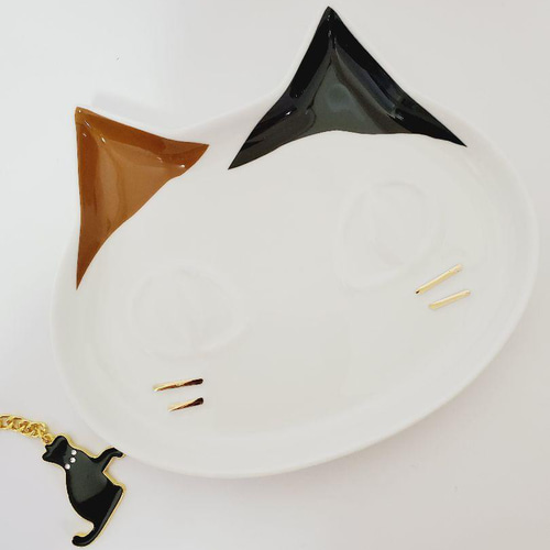 ポーセラーツ ハンドメイド 三毛猫ちゃん お皿 プレート 金彩入り ネコ