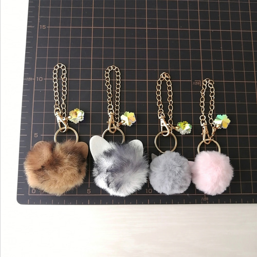 2月限定価格✿大人気【ふわふわねこちゃんファーとオーロラガラスの