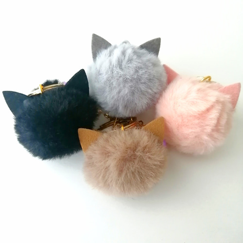 大人気【ふわふわねこちゃんファーとオーロラガラスのバッグ