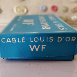 フランスアンティーク　箱入り木製ボビン白黒セット LOUIS D'OR WF 6枚目の画像