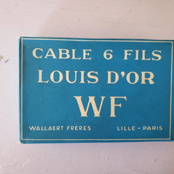 フランスアンティーク　箱入り木製ボビン白黒セット LOUIS D'OR WF 4枚目の画像