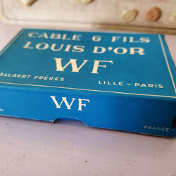 フランスアンティーク　箱入り木製ボビン白黒セット LOUIS D'OR WF 5枚目の画像