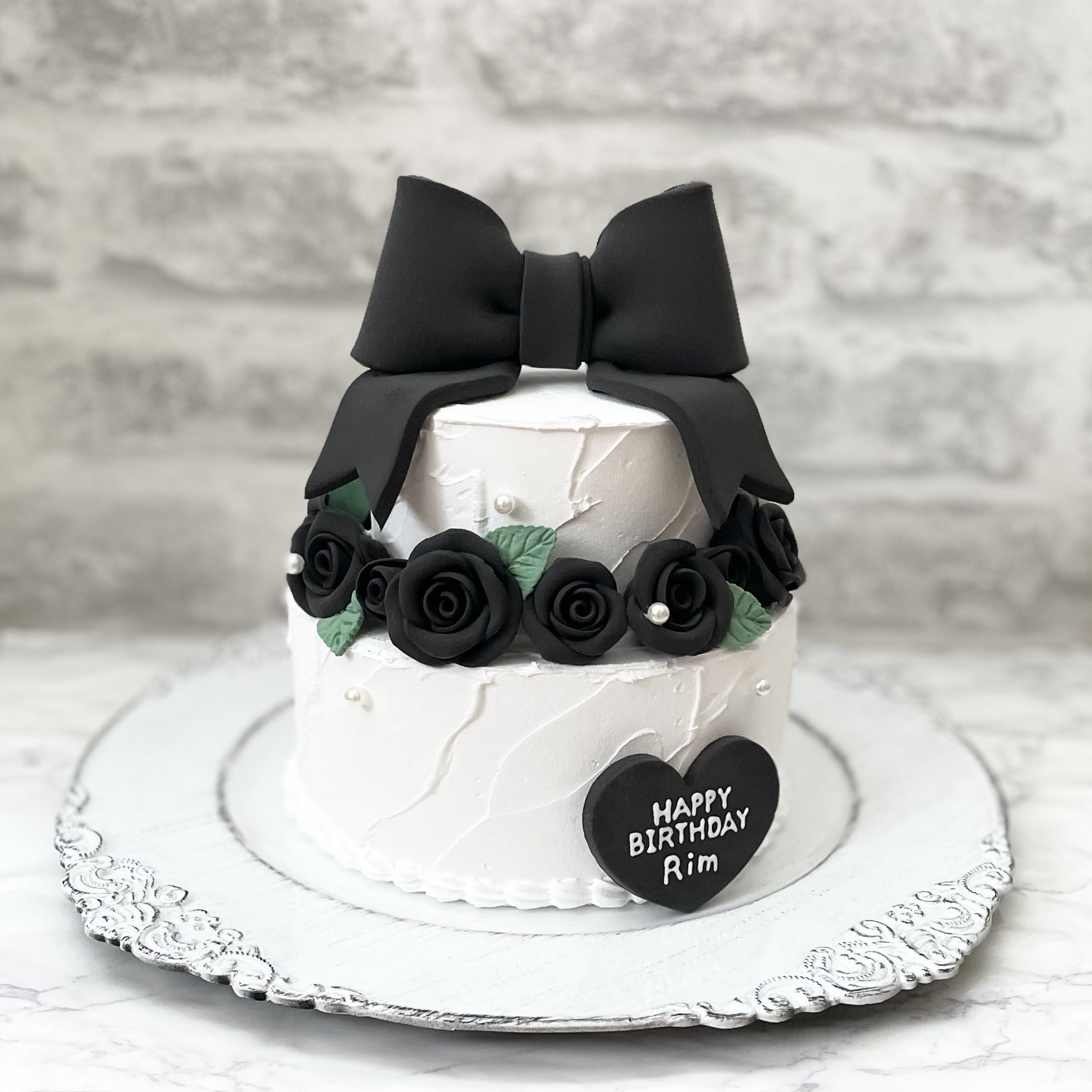 リボンとバラのクリームクレイケーキ＊色変更可＊フェイクケーキ＊推しケーキ＊バースデー＊ウェディング 4,930円