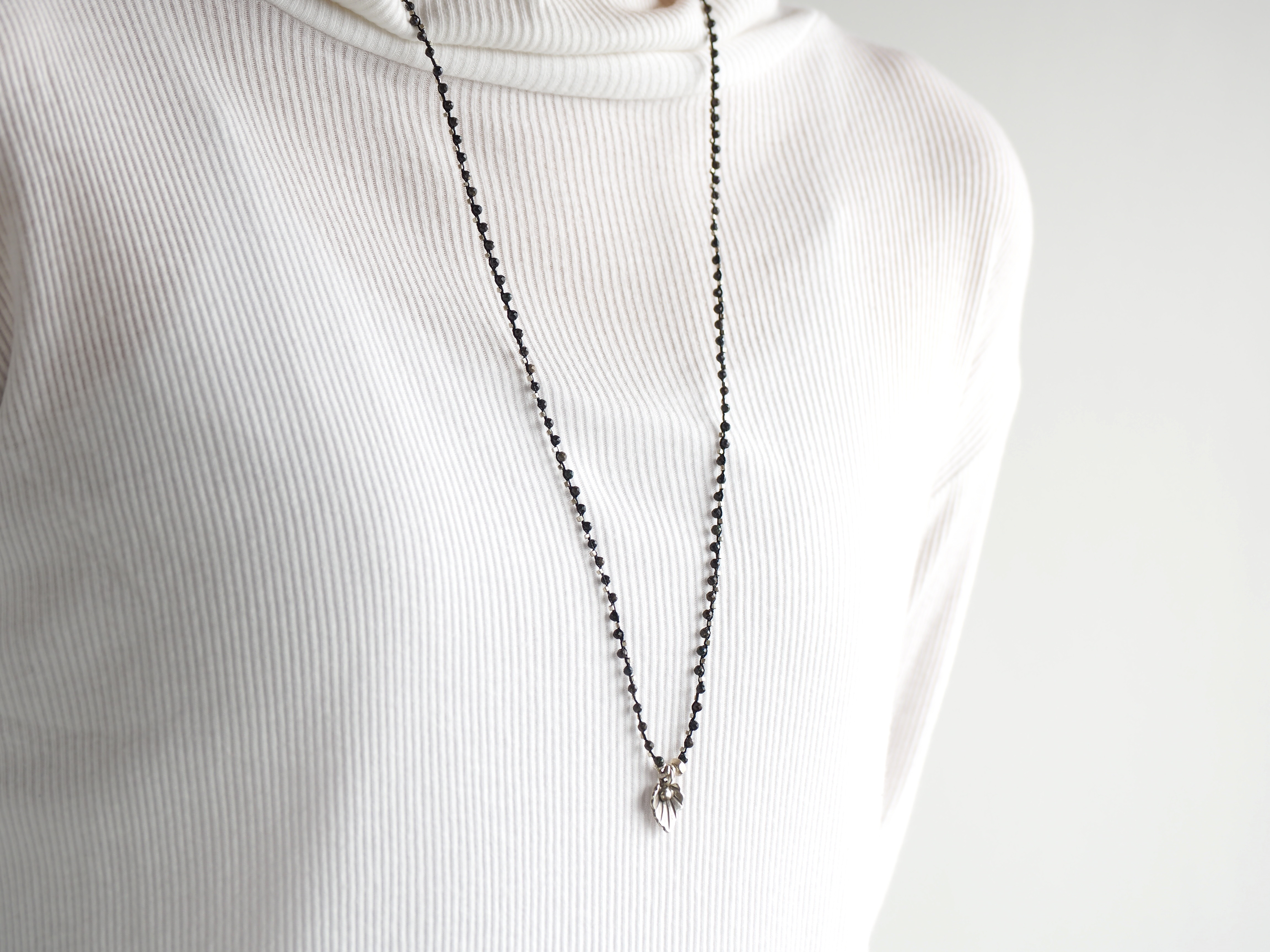 charm-top "long" pendant -Matrix opal-