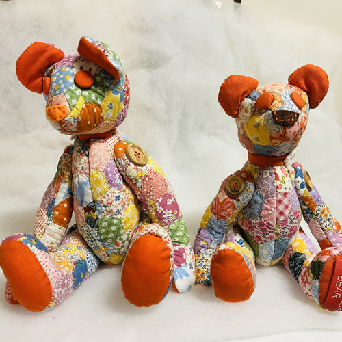 KARIKORICK BEAR ヘキサゴンパッチワークキルトのテディベア KARIKORICK BEAR ヘキサゴンパッチワークキルトのテディベア