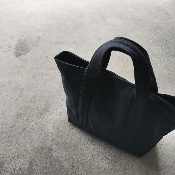 simple tote クロ 2枚目の画像