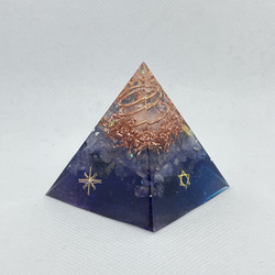 アメジストとタンザナイトのピラミッド型オルゴナイト 2枚目の画像