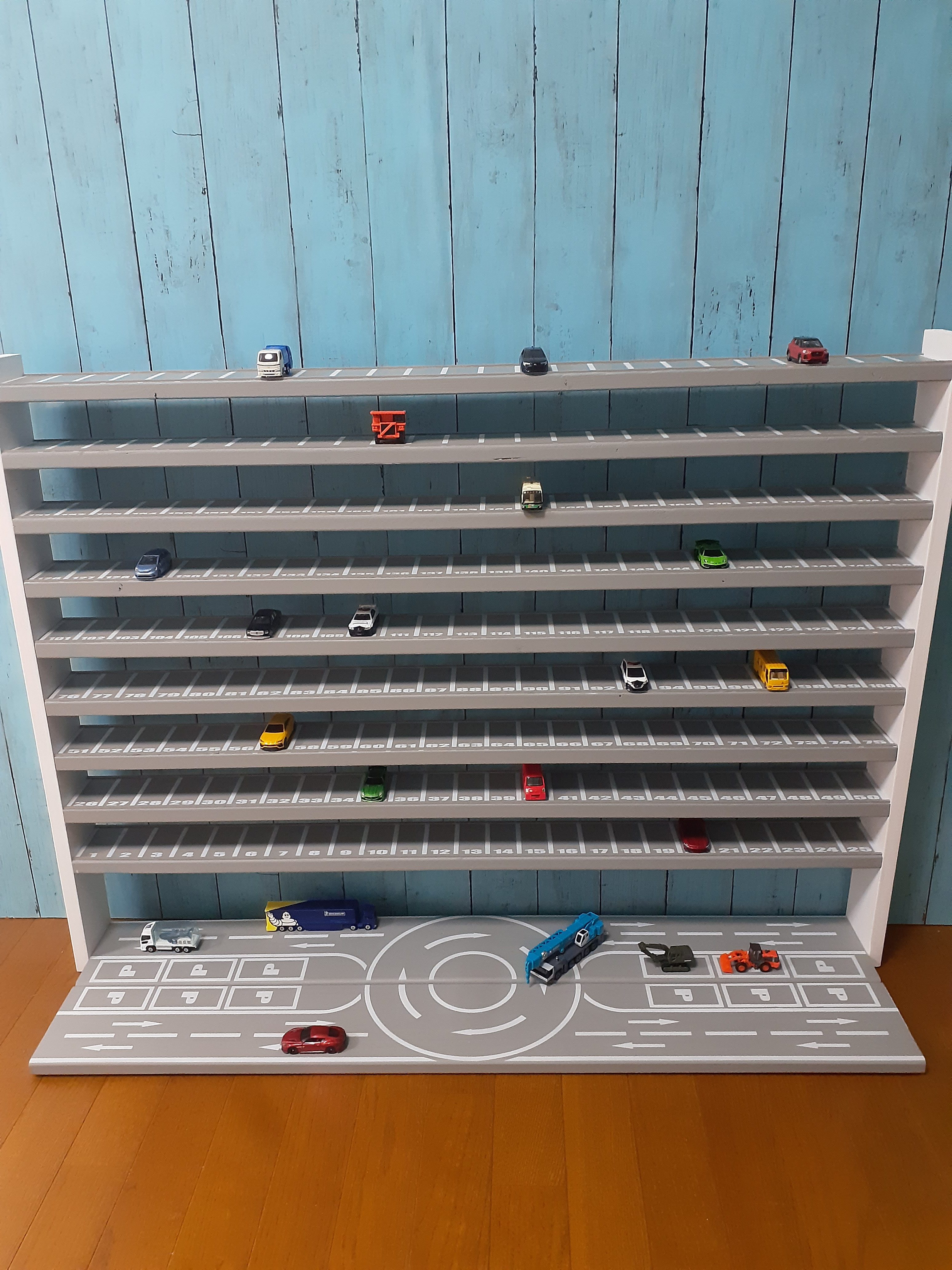 トミカホットウィール225台収納棚ロータリー交差点付き