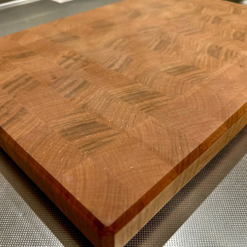 桜のエンドグレインカッティングボード｜包丁に優しい木口面まな板