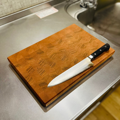 桜のエンドグレインカッティングボード｜包丁に優しい木口面まな板