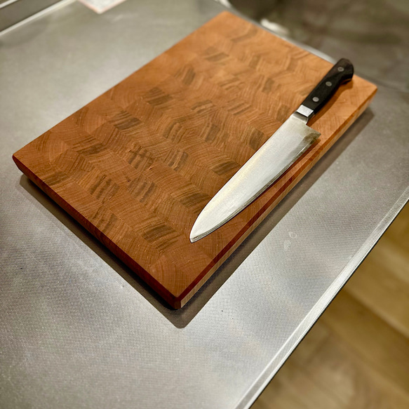 桜のエンドグレインカッティングボード｜包丁に優しい木口面まな板