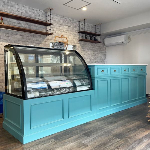 カフェレストラン向けレジカウンター（W2500グリーン）冷蔵ショー