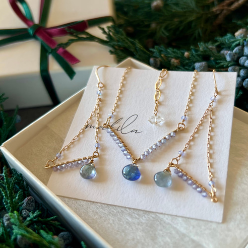 creema限定クリスマスセット】V字ネックレス＆トライアングルピアス 