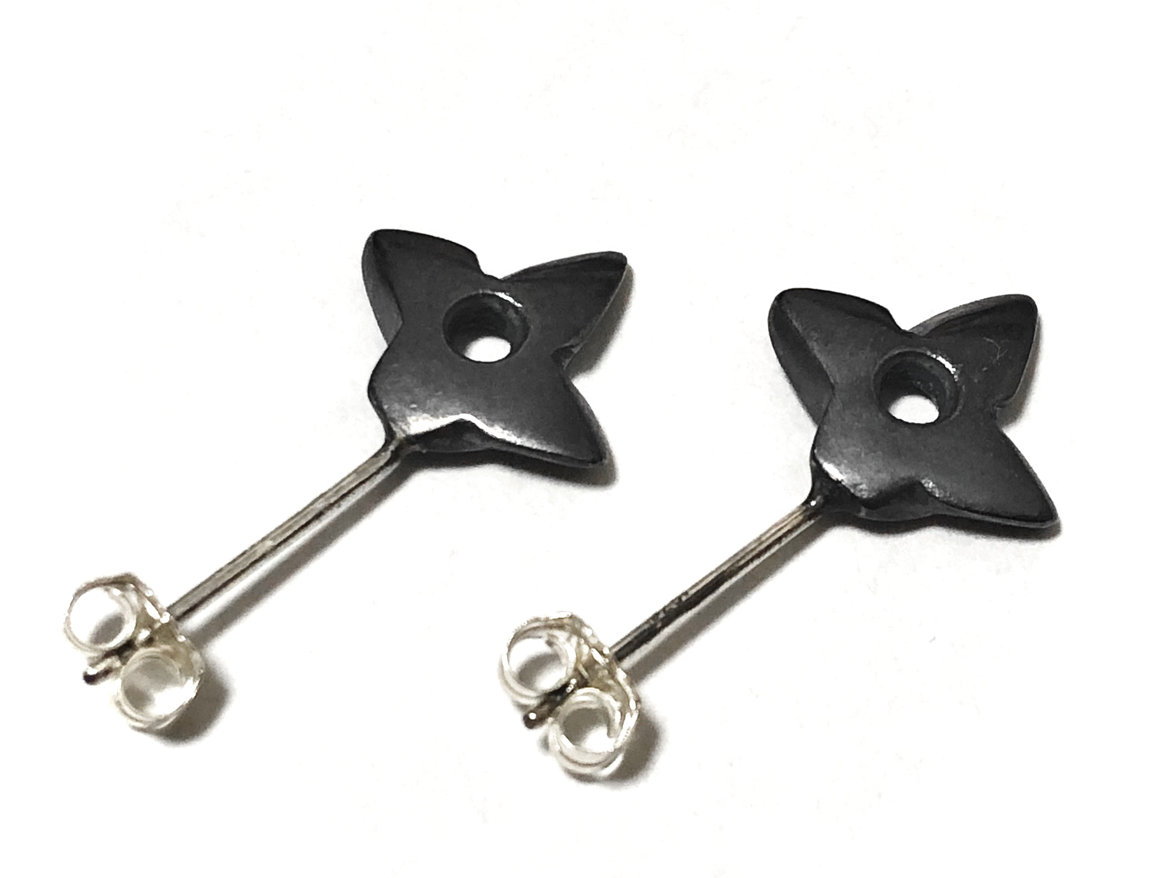 手裏剣ピアス【銀（Silver925）】両耳用　＜武器ピアス＞