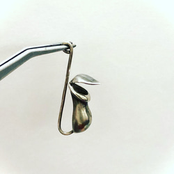 ウツボカズライヤリング【銀（Silver925）】片耳用　食虫植物 3枚目の画像