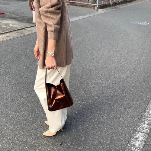 荷物をポンポン放り込みたいあなたへ♡」長財布が横に入る本革ワン