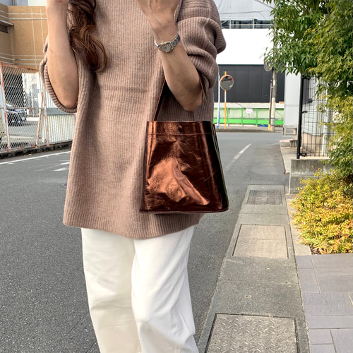 荷物をポンポン放り込みたいあなたへ♡」長財布が横に入る本革ワン