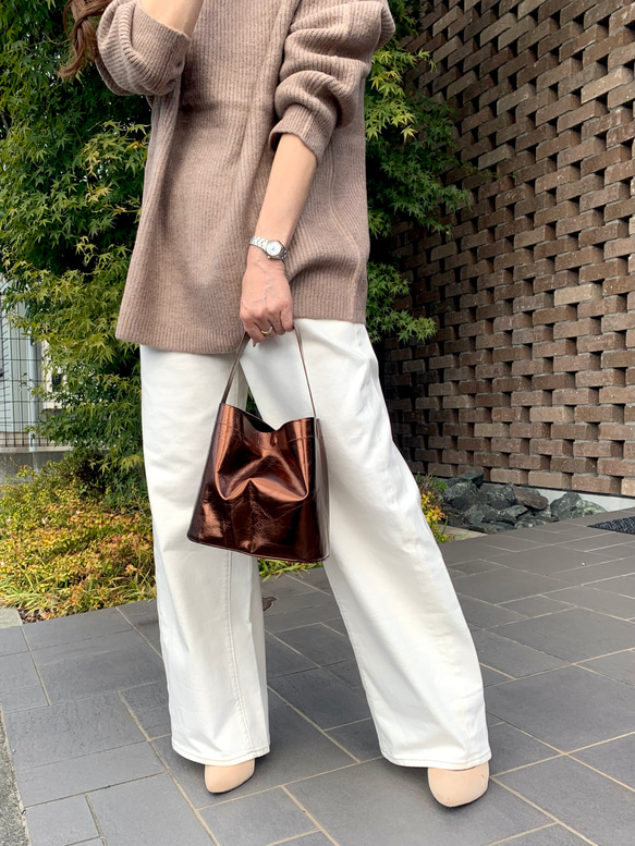 荷物をポンポン放り込みたいあなたへ♡」長財布が横に入る本革ワン